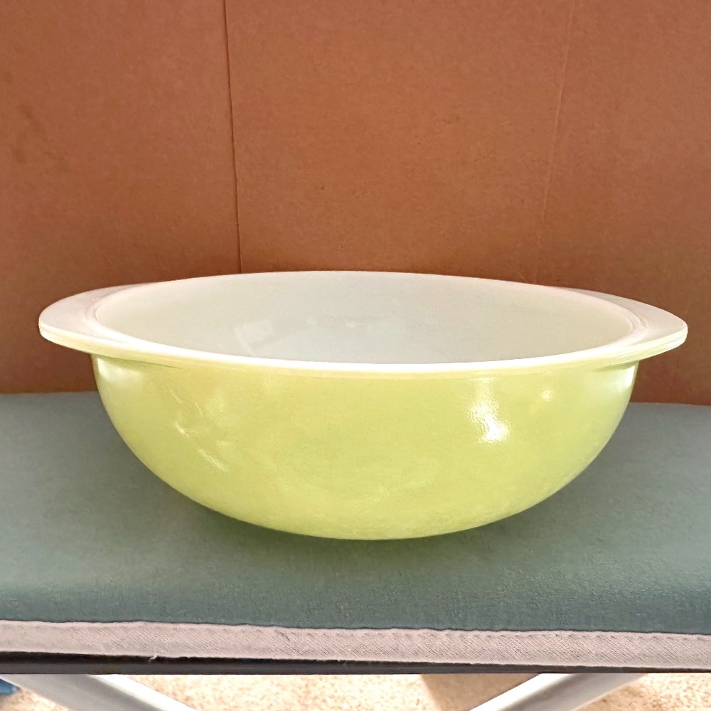 Pyrex Lime Green 2qt Mixing Bowl